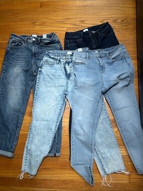 Time and Tru Women's Mixed Blue Wash Jeans Collection 4 for $20 that’s $5 each!!